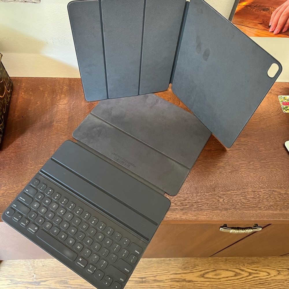 A2039 3rd Generation Smart Keyboard Folio for iPad Pro 12.9-inch
